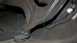 Halter-Stossfaenger-H-L-deformiert