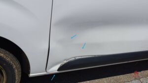 Schiebetuere-hinten-rechts-deformiert