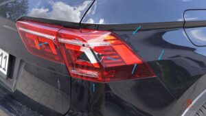 Schlussleuchte-hinten-rechts-beschaedigt