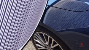 Seitenwand-Kotfluegel-vorne-links-verschurft-und-deformiert