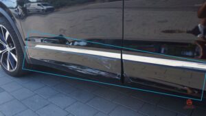 Tuere-hinten-links-verschurft-und-deformiert